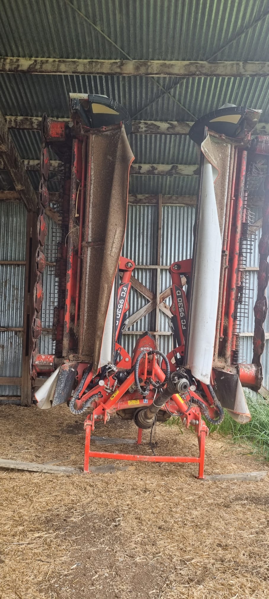 Used Kuhn Butterfly 9.5m Rear Mower